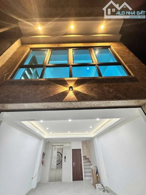 NGUYỄN TRÃI – 8 TẦNG THANG MÁY – FULL NỘI THẤT ĐỈNH – KINH DOANH – GẦN ROYAL CITY