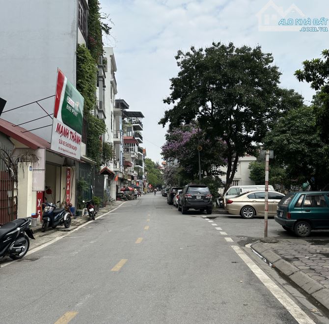 BÁN LÔ ĐẤT CỰC HIẾM NGUYỄN VĂN CỪ GIA THUỴ BỒ ĐỀ 60M2 MT6.5M VUÔNG ĐẸP VIEW TRIỆU ĐÔ