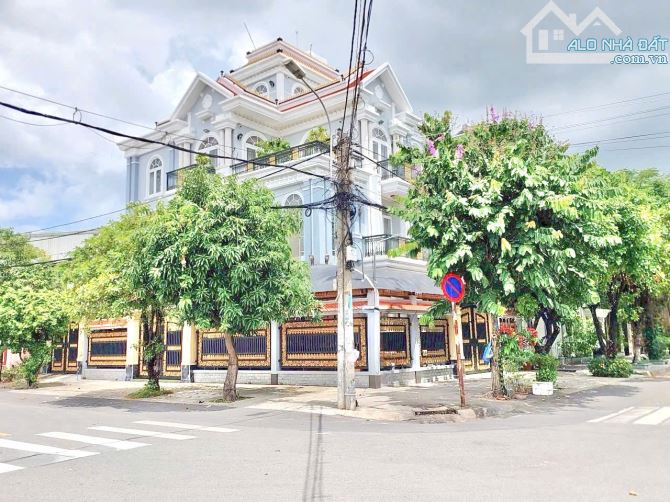 Biệt thự Khu Tên Lửa, căn góc, 6 phòng ngủ, 4 tầng, 10x20