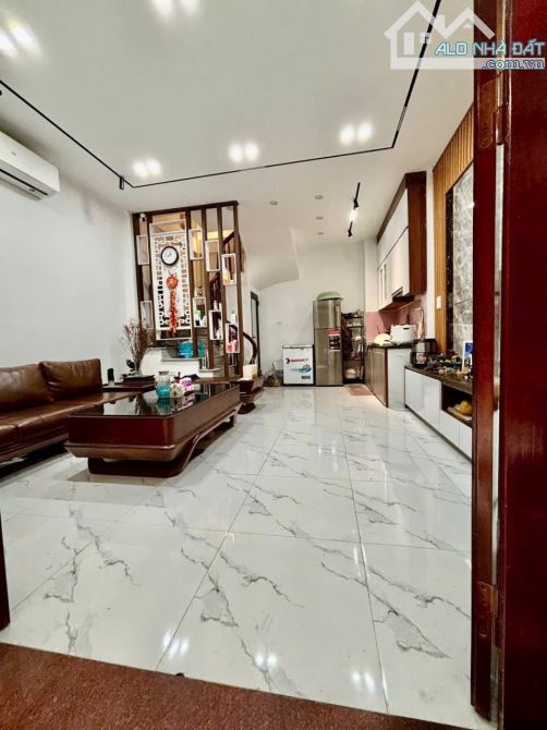 Cho thuê nhà phố Đàm Quang Trung 8 triệu,2.5 tầng, 50m, 2PN, full NT, Ô TÔ, gần Aeon