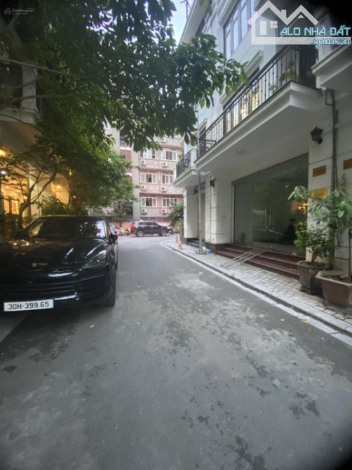 Cho thuê nhà liền kề 90 Nguyễn Tuân 70m² xd 5 tầng thang máy, quận Thanh Xuân, Hà Nội.