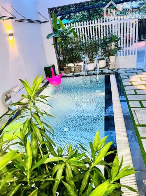 BÁN BIỆT THỰ 150 m2 GẦN BIỂN MỸ KHÊ CÓ HỒ BƠI