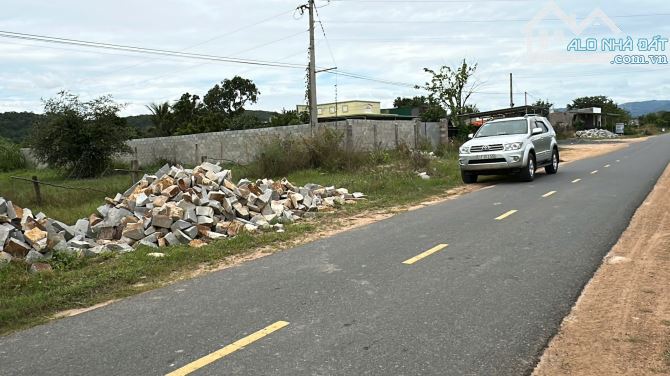 Bán 2240m2 có 300m2 đất ở ONT ngang mặt tiền đường ĐT 711 rộng 32m giá tốt nhất chỉ 3.5 tỷ