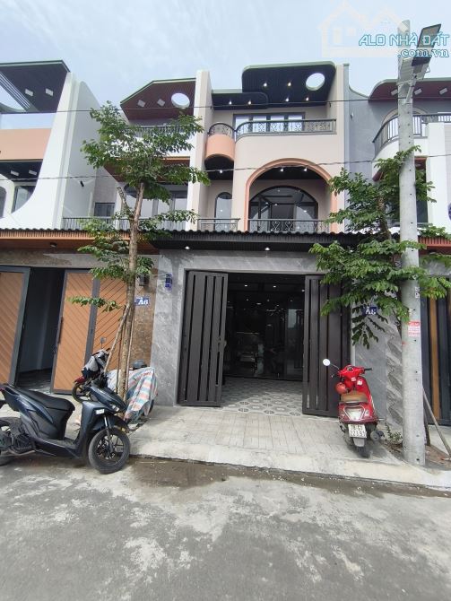 NHÀ MẶT TIỀN 115M2 FULL THỔ CƯ ĐÃ HOÀN CÔNG TẶNG FULL NỘI THẤT