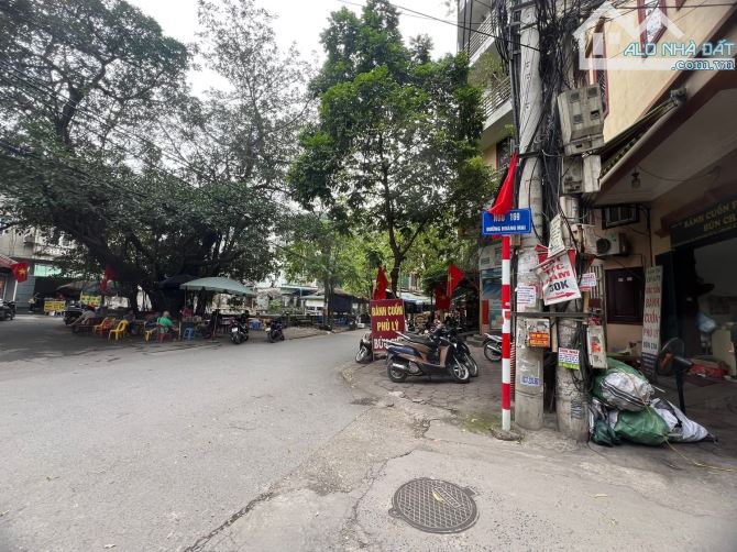 SIÊU PHẨM LÔ GÓC, NGÕ THÔNG. Ô TÔ ĐỖ CỬA. KINH DOANH ĐỈNH. TIỆN ÍCH KHÔNG THIẾU GÌ. Ở NGAY
