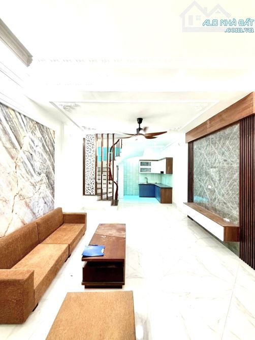 Trương Định - Hoàng Mai - ngỗ ô tô - nhà mới - rộng - thoáng : 42m x 5 tầng - nhỉnh 11 tỷ