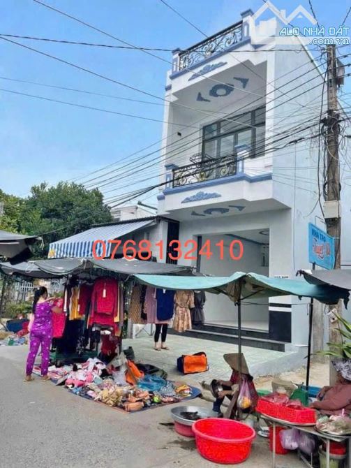 Bán Gấp 2 Căn Nhà Mặt Tiền Kinh Doanh Chợ Bình Chánh đang cho thuê 8Tr/tháng Đường 8m