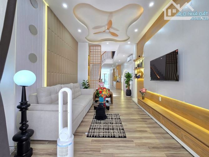 BÁN NHÀ 4 TẦNG HỒ BƠI KHU PHẠM VĂN ĐỒNG - DIỆN TÍCH 96m2 - HƯỚNG ĐÔNG BẮC