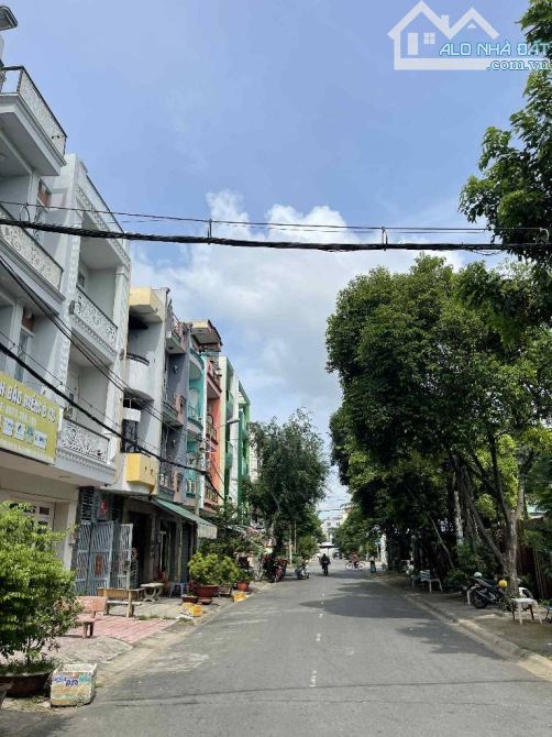 BÁN NHÀ MẶT TIỀN QUẬN 6 KHU BÌNH PHÚ