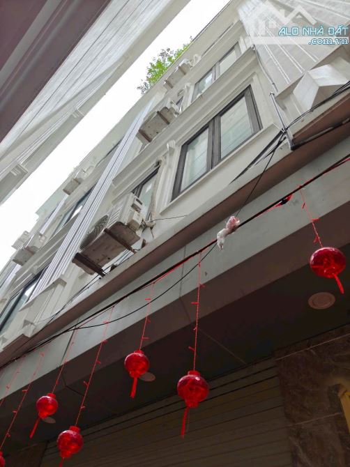 Nhà đẹp hiện đại full nội thất, 50m ra Phố Định Công Thượng, sổ 41m2, 5 ngủ. Giá 8.4 tỷ