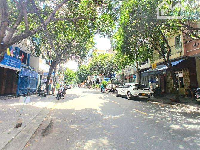 Bán Nhà Mặt Tiền Bàu Cát Quận Tân Bình - 68m² - 5 Tầng - Garage Ôtô - 16 tỷ xíu ⭐️