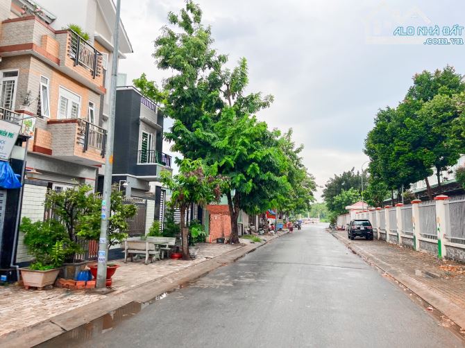 Bán nhanh nền đất thổ cư 120m2 (6,6x18), Sổ hồng riêng, đường xe hơi - Giá 4ty05