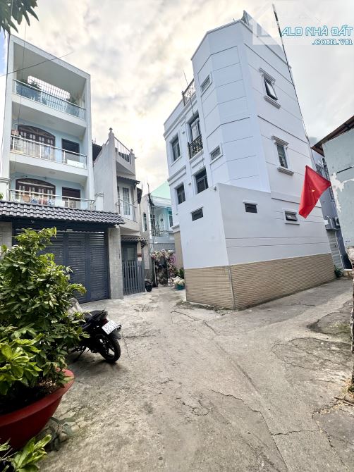Nhà ĐẸP Bình Thạnh, 3Tầng, 50m2, sân trước nhà 5m đường Nguyễn Văn Đậu chì 7.2tỷ