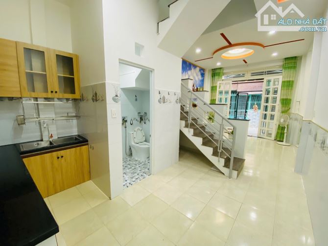 Nhà 3 lầu - 4.5x13 - đường kênh Tham Lương - Bình Tân - nhỉnh 4 tỷ