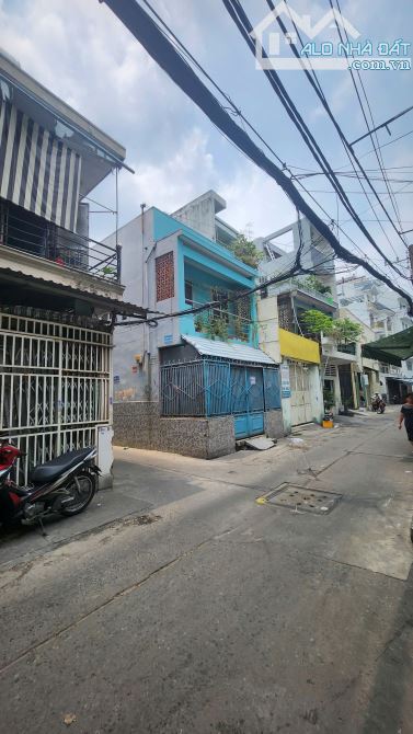 BÁN ĐẤT TẶNG NHÀ HOÀNG XUÂN NHỊ, P. TÂN PHÚ, Trung tâm SG giá chỉ 50tr/m2 cực hiếm hoi.