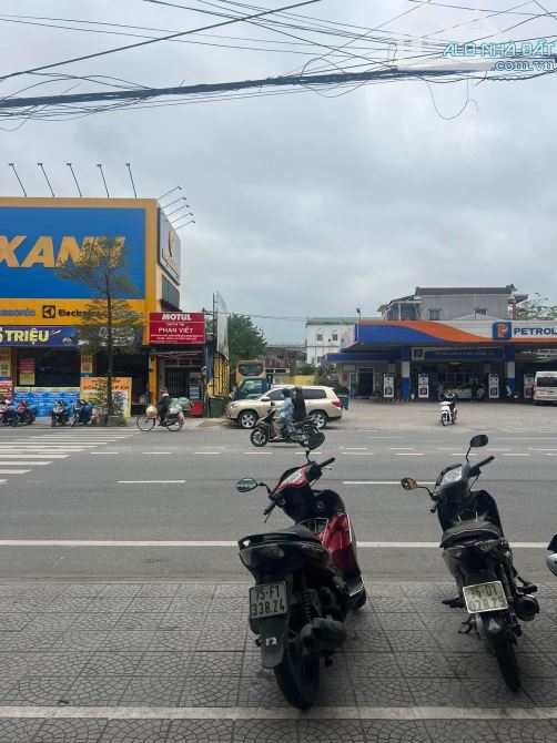 Bán 650m2 Mặt Tiền Hùng Vương đang cho thuê Store- Ngay Điện máy xanh An cựu