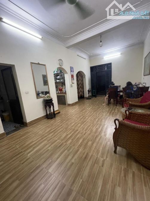 BÁN NHÀ PHỐ QUANH HÀM – CẦU GIẤY – 85M² – NGÕ RỘNG – 4 TẦNG – GIÁ 14.2 TỶ 📍 Vị trí: Phố
