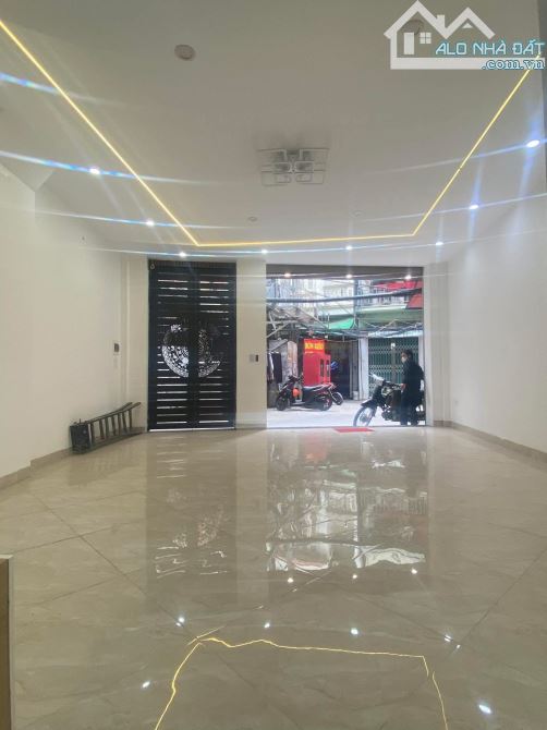 BÁN NHÀ NGUYỄN KHANG DT58M2*7TẦNG THANG MÁY DÂN XÂY NGÕ NÔNG GẦN PHỐ. CHỈ 11.7 TỶ