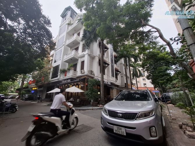 Cho thuê nhà phố đỗ quang 70m2x5T, mặt tiền căn góc, đỗ được nhiều ô tô