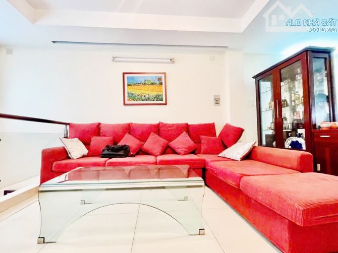 🔥BÁN GẤP! NHÀ HẺM XE HƠI NGUYỄN VĂN CỪ QUẬN 1, 49M2 NỞ HẬU, CẤP 4 ĐÃ CÓ GPXD, NHỈNH 7 TỶ