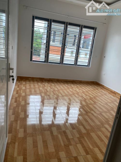 P Tuấn... Nhà đẹp 3.5 tầng Kiến trúc Tân Cổ – Giao duyên, gần hồ Ông Báo – Hải Phòng