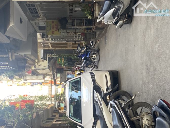 Giảm Chào 2 Tỷ . 50m2 . 3 Tầng . Mặt Tiền 4.4m . 17.8 Tỷ - Kinh Doanh . Ô Tô Vào Nhà
