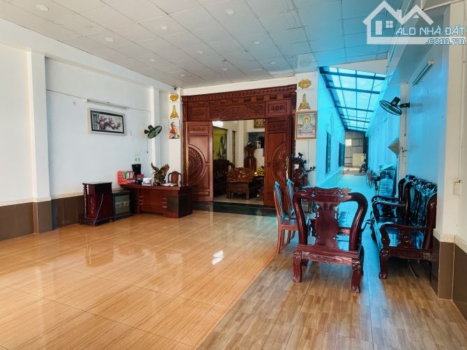 Mặt tiền nhánh NGUYỄN ẢNH THỦ, Hiệp Thành, Q12, 4 tầng, dt 326m2 (7x34), đường 16m.