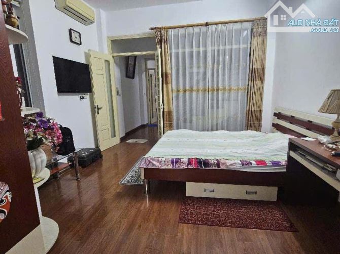 BÁN MẶT PHỐ TRẠM LONG BIÊN.142M²x1TẦNG. 2 MẶT TIỀN TRƯỚC SAU – GIÁ 47.2 TỶ