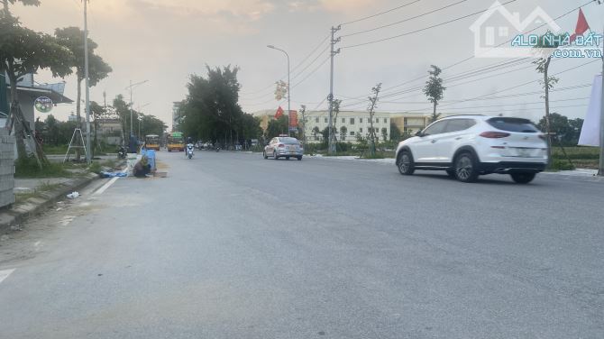 bán đất đấu giá, siêu hoa hậu, có đủ tiền múc cực sáng.