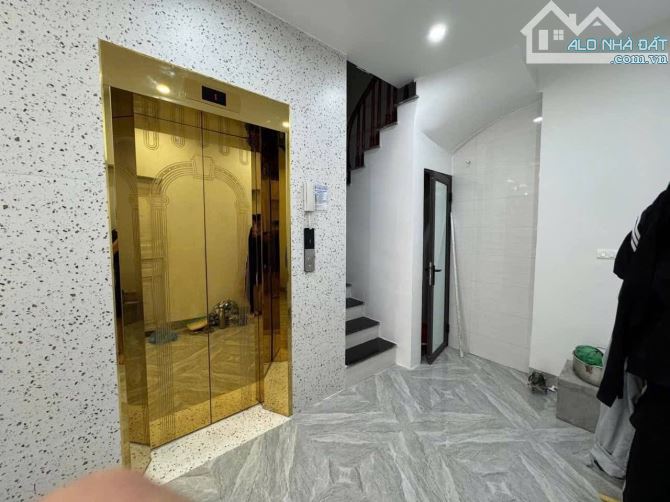 NHỈNH 11 TỶ. BÁN THÀNH THÁI, CẦU GIẤY DT54M2 DÂN XÂY 7 TẦNG THANG MÁY NGÕ RỘNG GẦN PHỐ