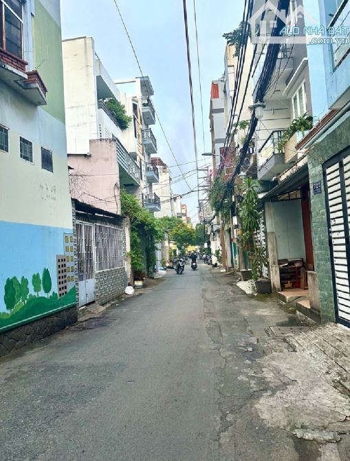 Ngã Tư Bắc Hải - 65m2 ngang 4,2m - 4 Tầng - đường 6m nhựa xe hơi ngủ nhà -20m ra mặt tiền