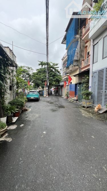 Bán đất Xuân Phương, 96m2, 3 tầng, mặt tiền 5.6m, gần phố, ô tô vào nhà, giá 10 tỷ hơn.