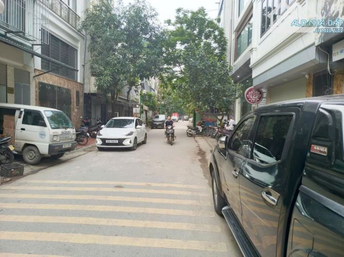 Bán đất phân lô Tây Nam Linh Đàm 60m2, vỉa hè, kinh doanh, ô tô tránh, giá 16,3 tỷ