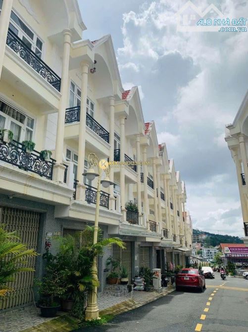 Bán Nhà Đẹp Đà Lạt - Mặt Tiền Nguyễn Trung Trực, 3 Tầng, 4 Phòng- Đường Ô tô Lớn