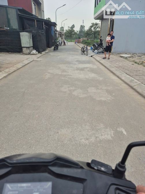 Bán đất đấu giá Đại Áng- Ngọc Hồi DT60m* MT4.8m* giá 6.7 tỷ. Phân lô vỉa hè OTO tránh.