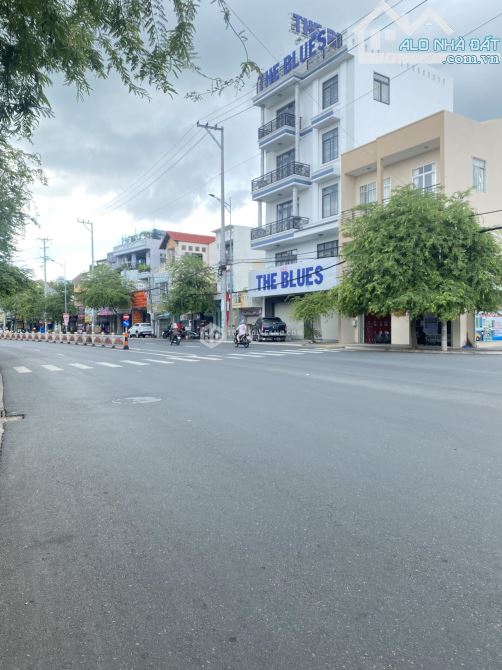 BÁN NHÀ CẤP 4 MẶT TIỀN ĐƯỜNG 30/4 , FULL THỔ CƯ 118M2- GIÁ 11 TỶ , KO LỖI PHONG THUỶ
