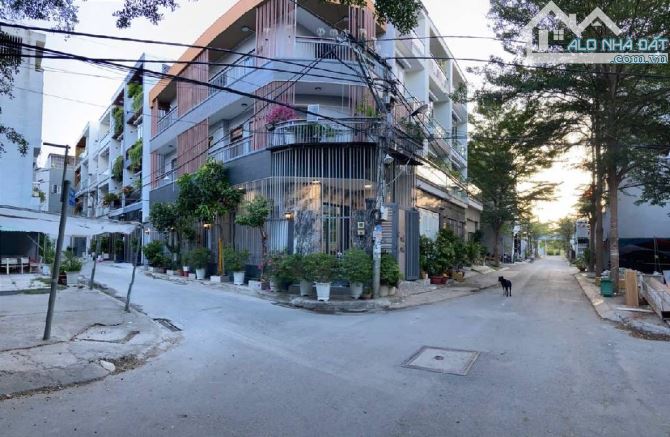 Bán Lô Gốc 2MT nhà 3 tầng BTCT DT64m2, trung tâm TT Nhà Bè
