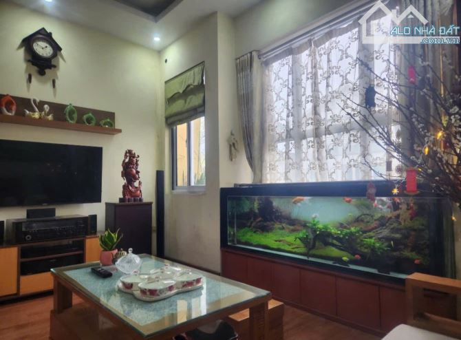 CHO THUÊ NHÀ PHỐ THẠCH BÀN LONG BIÊN 8 TRIỆU 36m 5 TẦNG MT 4m, Ô TÔ, KINH DOANH, FULL NT