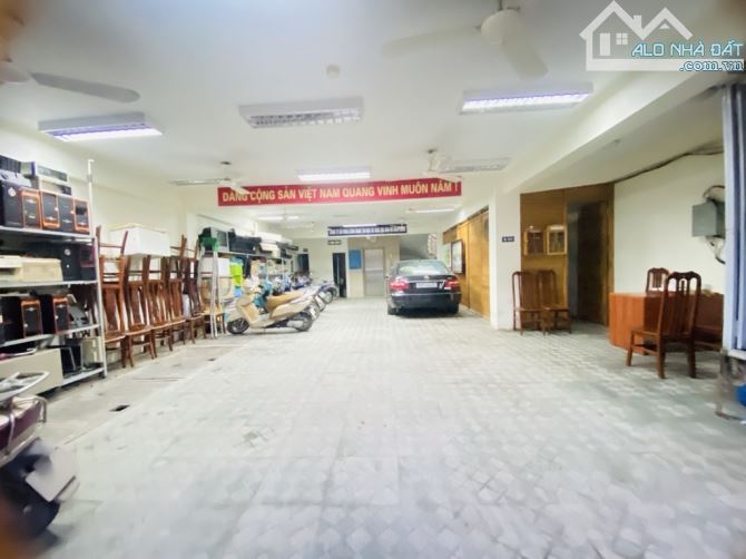 TOÀ VĂN PHÒNG MẶT PHỐ ĐỖ NHUẬN -CẠNH CV HOÀ BÌNH - THANG MÁY - Ô TÔ TRÁNH VÀO NHÀ - VỈA HÈ