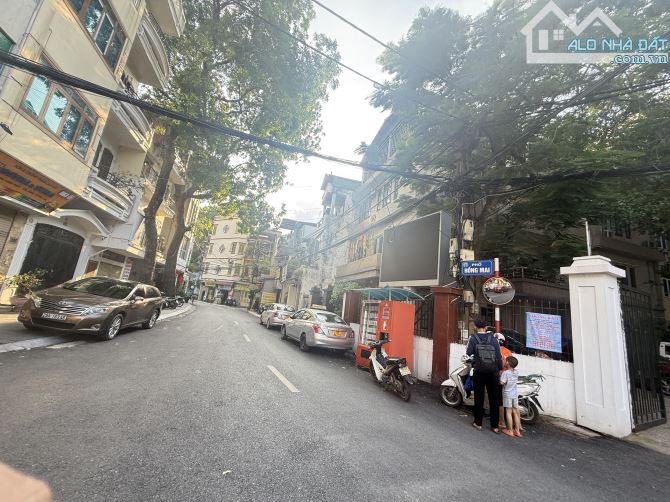 Bán nhà riêng tại Phố Hồng Mai, 14 tỷ, 55m2 x 3 tầng. Mặt ngõ thông ô tô tránh, kinh doanh