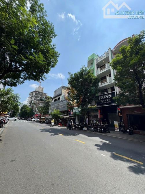 RẺ NHẤT! Bán MT Đ. Calmette, Q. 1 – 4.1x18.5m – gần ga Metro Bến Thành chỉ 50 tỷ.