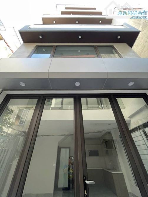 NHÀ PHỐ NGUYỄN VĂN CỪ-LÔ GÓC 2THOÁG-50m RA PHỐ NVC-TIỆN ÍCH NGẬP TRÀN-35m x 6t giá 9,6tỷ