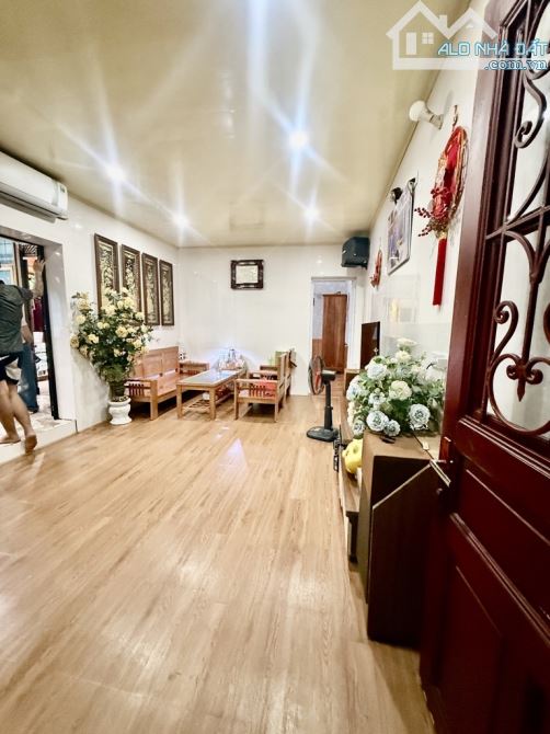3.8 tỷ bán căn hộ tập thể Phương Mai tầng 2, diện tích sử dụng 80m2, căn hộ thiết kế 3 phò