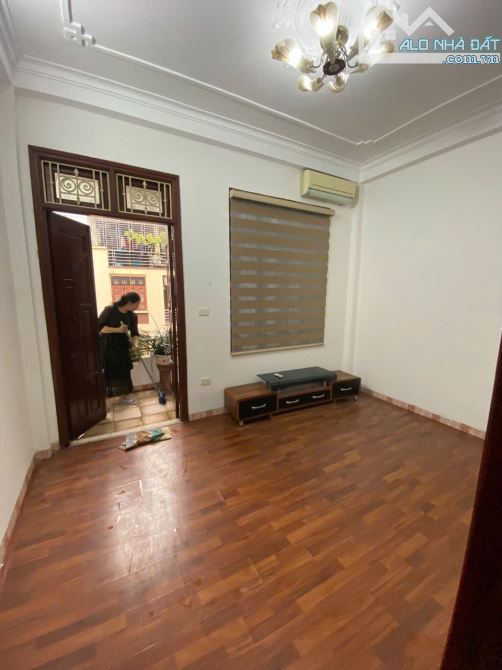 Cho thuê nhà Giảng Võ – Ba Đình DT 90m x 4 tầng, ngõ ôtô, 2 thoáng giá thuê 17tr/th