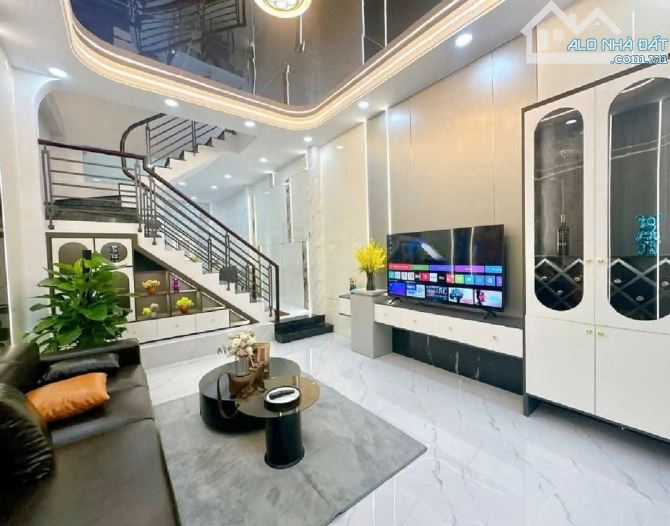Bán nhà đẹp Phạm Thế Hiển, Quận 8, 50m2, nhỉnh 2 tỷ 190 triệu, 2 tầng BTCT, SHR
