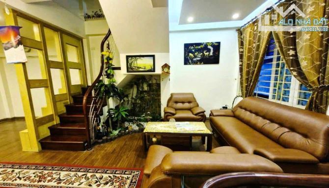 Nhà đẹp Giang Văn Minh - Kim Mã, ô tô đỗ cổng 40m x 5T, mặt 5m, an sinh cực tốt, hiếm.