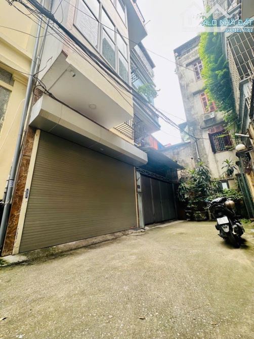 20 tỷ bán nhà phố Lê Trọng Tấn diện tích 65m2, ngõ ô tô tránh, gara ô tô, nhà có thể dùng
