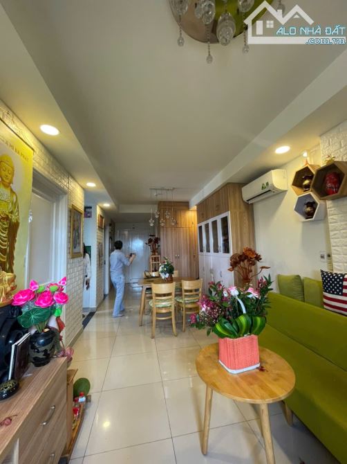 cần bán nhanh căn Lavita garden 2pn,2wc căn góc 71m2 full nội tất giá 3.5ty bao hết