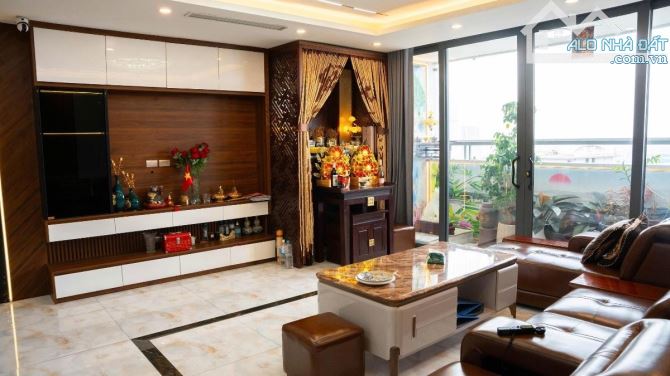Bán chung cư FLC Landmark Tower 154m2, 3N, tầng trung, 8,75 tỷ