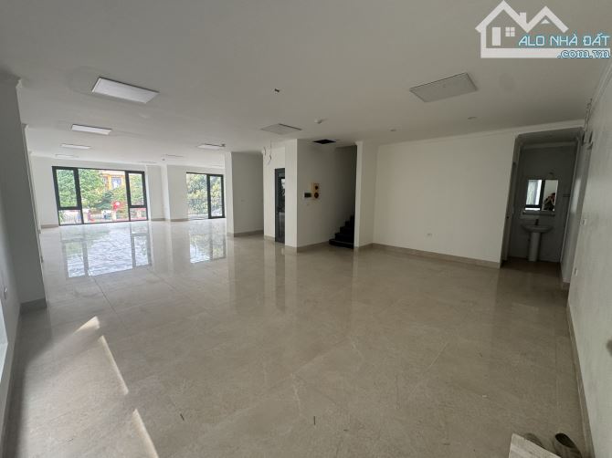Cho thuê biệt thự mặt đường chính dự án Tổng cục 5 Tân Triều